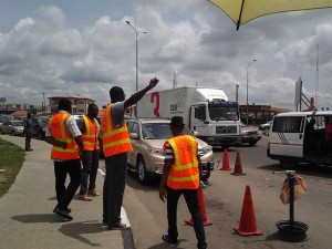 Fuel queue around Oando around Ikate bus stop, Lekki (Photo credit: Twitte)r